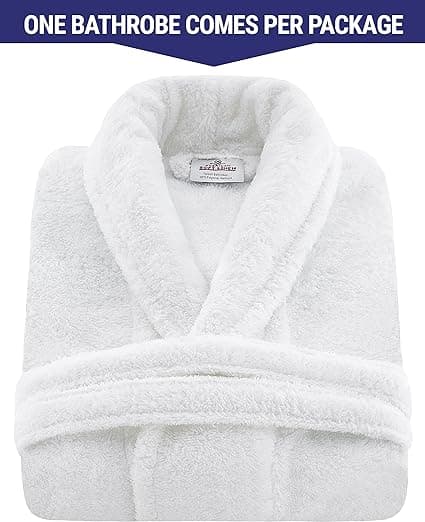 Bathrobe shawl collar detail